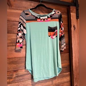 Aztec Shirt 
In great condition 
No tag fits like a L/XL